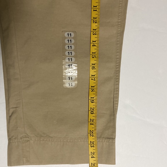 Roxy size 11 khaki color capris 100% cotton. 4 pockets comfortable & relaxed fit - Picture 7 of 8